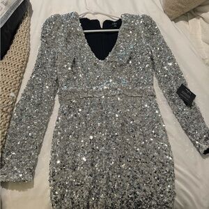 NEVER WORN LULUS SEQUIN DRESS SIZE MEDIUM